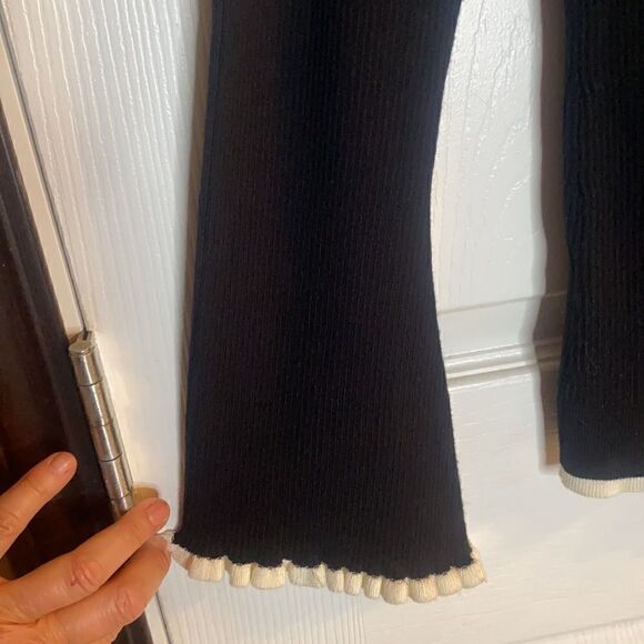 Isaac Mizrahi Black Long Bell Sleeve Sweater - Picture 7 of 8